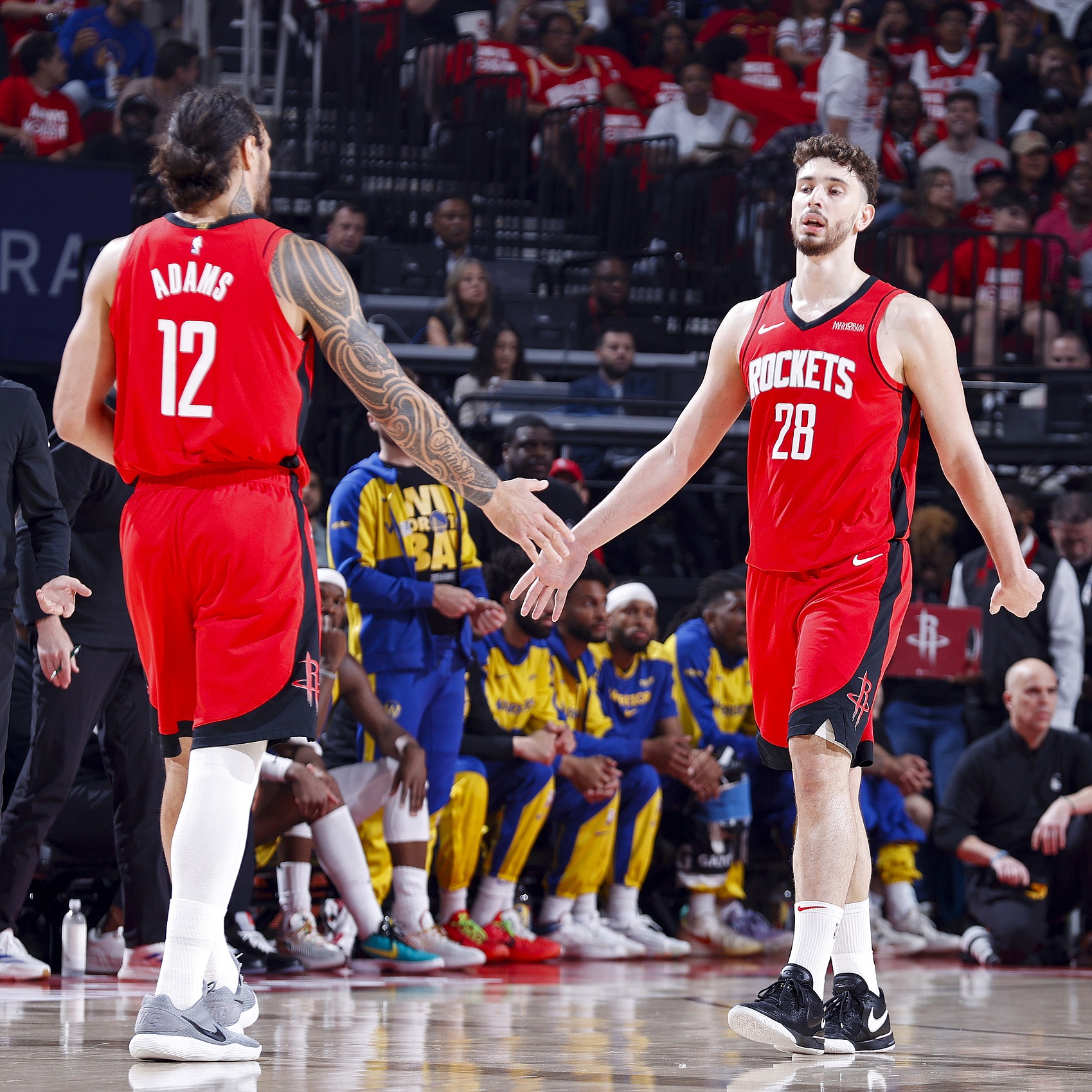 申京：亚当斯打替补一般来讲主力中锋不会开心 但我是个例外