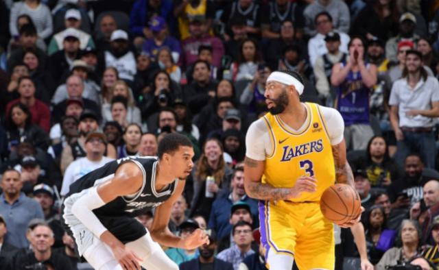 欧冠决赛-连续3场35+10！湖人最强浓眉归位 詹皇更安心了