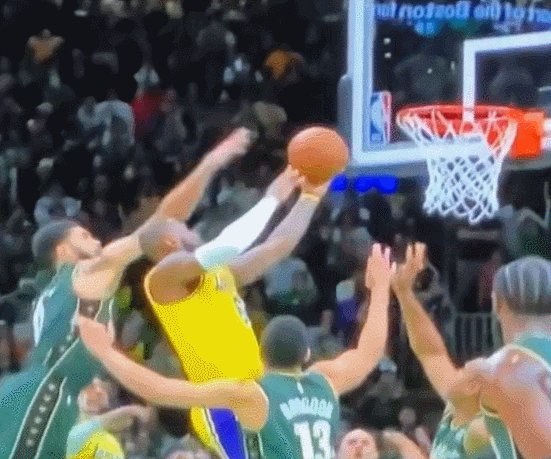 欧冠决赛下注-漏判偷走湖人胜利 詹姆斯跪地长叹矛头直击裁判